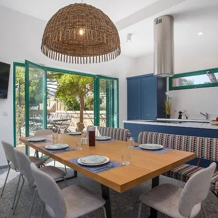 Luna Piena Πεύκος